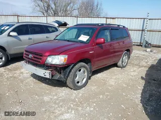 2005 Toyota Highlander with VIN JTEEP21A350110032, listed as a IAAI auction lot 41701585 with 223,277 mi miles. Bid and sale history available at carsss.com. Image 2.