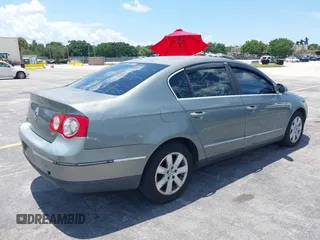 2006 Volkswagen Passat Value Edition z VIN WVWAK73C06P214788, wystawiony jako IAAI lot #40056548 z przebiegiem 170 758 mil mil oraz . Historia ofert i sprzedaży dostępna na DreamBid. Obrazek 4.