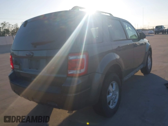 2011 Ford Escape XLT with VIN 1FMCU0D70BKA27369, listed as a IAAI auction lot 40970437 with 119,719 mi miles. Bid and sale history available at carsss.com. Image 4.