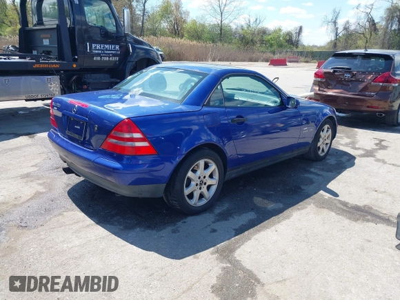1998 Mercedes-Benz SLK 230/320 with VIN WDBKK47F0WF073233, listed as a IAAI auction lot 42017548 with 125,262 mi miles and . Bid and sale history available at DreamBid. Image 4.