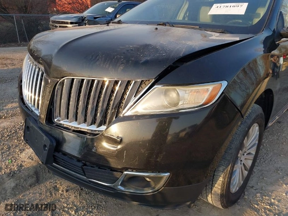 2011 Lincoln MKX with VIN 2LMDJ6JK5BBJ24235, listed as a IAAI auction lot 41781097 with 190,307 mi miles. Bid and sale history available at carsss.com. Image 6.