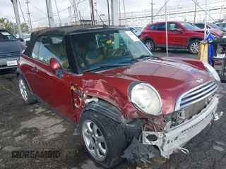 2008 MINI Convertible z VIN WMWRF33568TG18657, wystawiony jako IAAI lot #41584033 z przebiegiem 127 437 mil mil oraz . Historia ofert i sprzedaży dostępna na DreamBid. Obrazek 6.