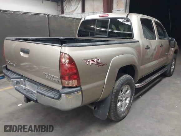 2005 Toyota Tacoma PreRunner z VIN 5TEJU62N65Z094557, wystawiony jako IAAI lot #41990607 z przebiegiem 109 219 mil mil oraz . Historia ofert i sprzedaży dostępna na DreamBid. Obrazek 4.