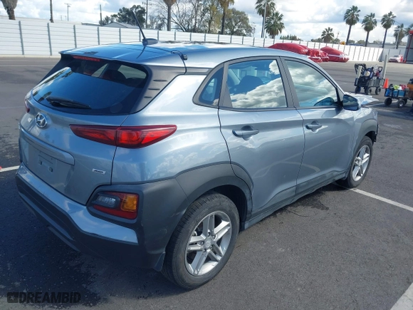 2020 Hyundai Kona SE with VIN KM8K1CAA7LU591838, listed as a IAAI auction lot 41789001 with 141,602 mi miles. Bid and sale history available at carsss.com. Image 4.