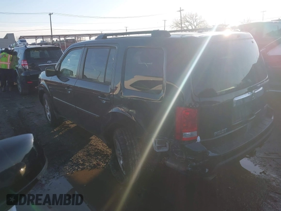 2009 Honda Pilot EX-L with VIN 5FNYF48659B012032, listed as a IAAI auction lot 41801232 with 205,636 mi miles and . Bid and sale history available at carsss.com. Image 3.