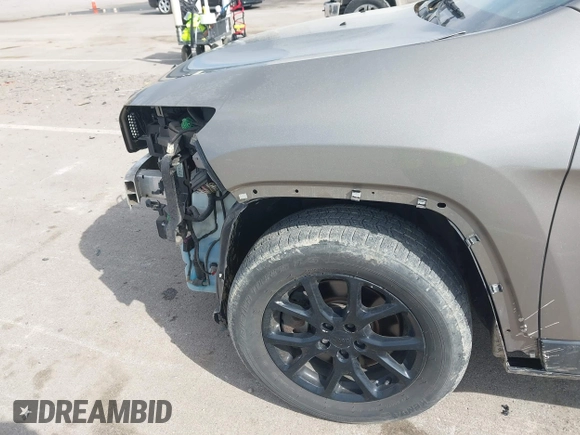 2018 Jeep Cherokee Latitude Plus with VIN 1C4PJMLXXJD571713, listed as a IAAI auction lot 41771661 with 87,580 mi miles and . Bid and sale history available at DreamBid. Image 20.