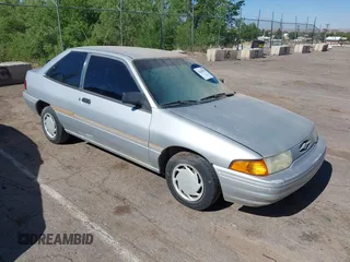 1993 Ford Escort z VIN 1FAPP11J4PW141769, wystawiony jako IAAI lot #42268350 z przebiegiem 80 668 mil mil oraz . Historia ofert i sprzedaży dostępna na DreamBid. Obrazek 1.