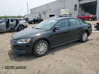 2014 Volkswagen Passat Wolfsburg Edition z VIN 1VWAT7A31EC053922, wystawiony jako Copart lot #59945025 z przebiegiem 136 864 mil mil oraz Czysty tytuł • Clean title. Historia ofert i sprzedaży dostępna na DreamBid. Obrazek 1.