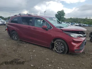 2022 Toyota Sienna LE with VIN 5TDKSKFC9NS056913, listed as a Copart auction lot 55704795 with 71,464 mi miles and Salvage title. Bid and sale history available at DreamBid. Image 4.