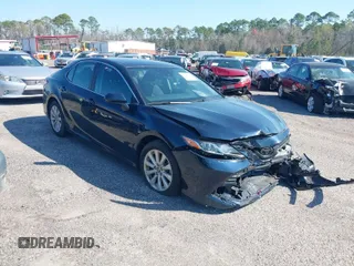 2020 Toyota Camry LE with VIN 4T1C11AK9LU985116, listed as a IAAI auction lot 40798999 with 53,390 mi miles. Bid and sale history available at carsss.com. Image 1.