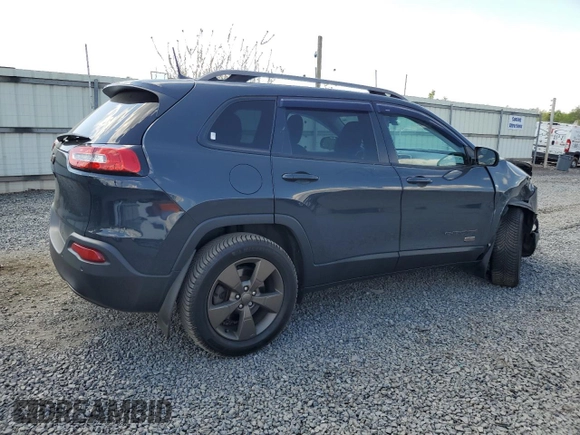 2017 Jeep Cherokee 75th Anniversary Edition z VIN 1C4PJMCB6HW568617, wystawiony jako Copart lot #55607595 z przebiegiem 83 662 mil mil oraz Szkoda całkowita • Salvage title. Historia ofert i sprzedaży dostępna na DreamBid. Obrazek 3.