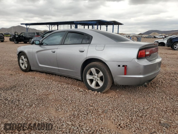 2013 Dodge Charger SE z VIN 2C3CDXBG2DH654105, wystawiony jako Copart lot #56041455 z przebiegiem 198 926 mil mil oraz Szkody całkowita. Historia ofert i sprzedaży dostępna na DreamBid. Obrazek 2.