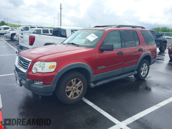 2006 Ford Explorer XLT z VIN 1FMEU63E96UB71315, wystawiony jako IAAI lot #42212974 z przebiegiem 223 088 mil mil oraz . Historia ofert i sprzedaży dostępna na DreamBid. Obrazek 2.