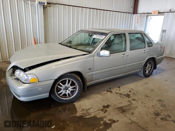 2000 Volvo S70 z VIN YV1LS56D5Y2653853, wystawiony jako Copart lot #75945864 z przebiegiem 226 988 mil mil oraz Szkoda całkowita • Salvage title. Historia ofert i sprzedaży dostępna na DreamBid. Obrazek 1.