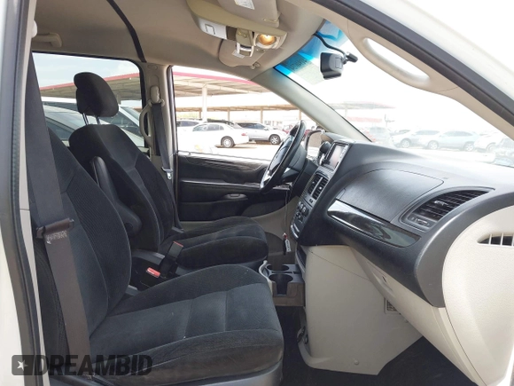 2017 Dodge Grand Caravan SE z VIN 2C4RDGBG4HR666987, wystawiony jako IAAI lot #41946734 z przebiegiem 239 683 mil mil oraz . Historia ofert i sprzedaży dostępna na DreamBid. Obrazek 5.