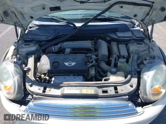2007 MINI Hardtop with VIN WMWMF33567TU62285, listed as a IAAI auction lot 42517575 with 137,542 mi miles and . Bid and sale history available at DreamBid. Image 10.