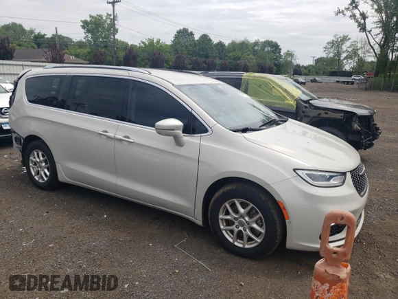 2021 Chrysler Pacifica Touring L with VIN 2C4RC1BGXMR559226, listed as a Copart auction lot 59515235 with 61,219 mi miles and Salvage title. Bid and sale history available at DreamBid. Image 4.
