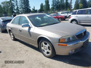 2000 Lincoln LS z VIN 1LNHM86S9YY852483, wystawiony jako IAAI lot #42292141 z przebiegiem 126 347 mil mil oraz . Historia ofert i sprzedaży dostępna na DreamBid. Obrazek 1.