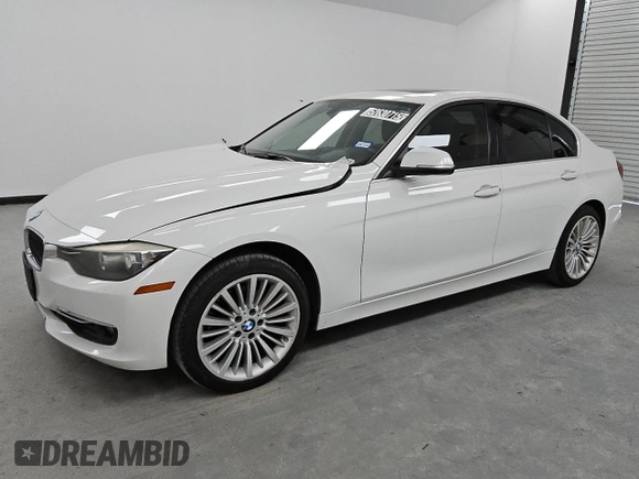 2012 BMW 3 Series 328i z VIN WBA3A5C57CF342137, wystawiony jako Copart lot #52630715 z przebiegiem 133 308 mil mil oraz Czysty tytuł • Clean title. Historia ofert i sprzedaży dostępna na DreamBid. Obrazek 1.