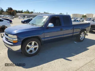 2001 Chevrolet Silverado 1500 LS with VIN 2GCEC19V611371932, listed as a Copart auction lot 50268825 with 297,371 mi miles and Salvage Title. Bid and sale history available at DreamBid. Image 1.