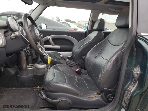 2003 MINI Cooper Hardtop with VIN WMWRC33493TE14900, listed as a Copart auction lot 44817555 with 105,103 mi miles and Salvage Title. Bid and sale history available at carsss.com. Image 7.