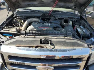 2006 Ford F-250 XL z VIN 1FTSX21PX6EA04242, wystawiony jako Copart lot #59104995 z przebiegiem 157 947 mil mil oraz Czysty tytuł • Clean title. Historia ofert i sprzedaży dostępna na DreamBid. Obrazek 11.