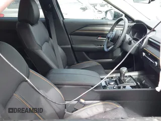 2024 Mazda CX-50 S Premium Plus z VIN 7MMVABEM8RN220626, wystawiony jako IAAI lot #41818464 z przebiegiem 1 622 mil mil oraz . Historia ofert i sprzedaży dostępna na DreamBid. Obrazek 5.