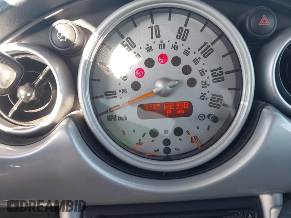 2005 MINI Hardtop with VIN WMWRC33455TJ66323, listed as a IAAI auction lot 41868311 with 122,398 mi miles and . Bid and sale history available at DreamBid. Image 7.