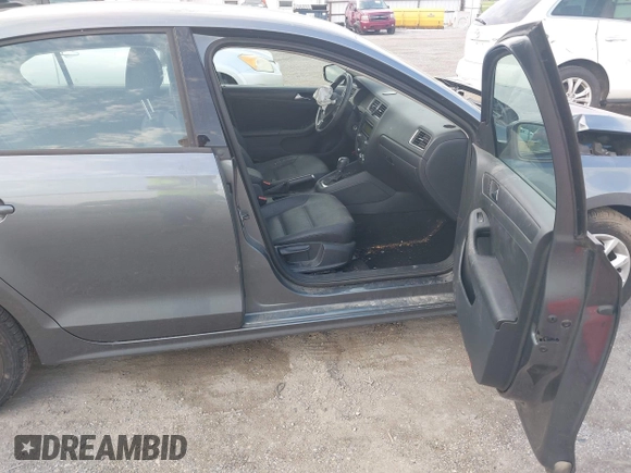2011 Volkswagen Jetta SE with VIN 3VWDX7AJ5BM388532, listed as a IAAI auction lot 42453112 with 120,170 mi miles and . Bid and sale history available at DreamBid. Image 5.