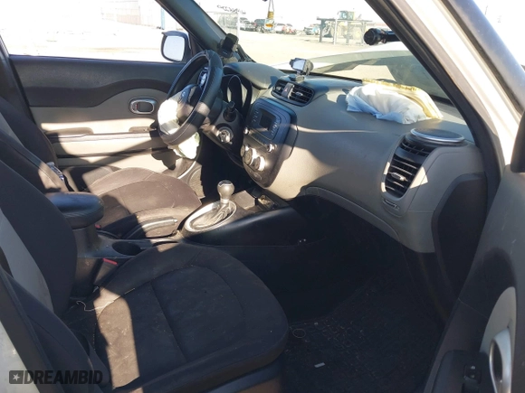 2015 Kia Soul with VIN KNDJN2A24F7181251, listed as a IAAI auction lot 41988230 with 128,894 mi miles. Bid and sale history available at carsss.com. Image 5.