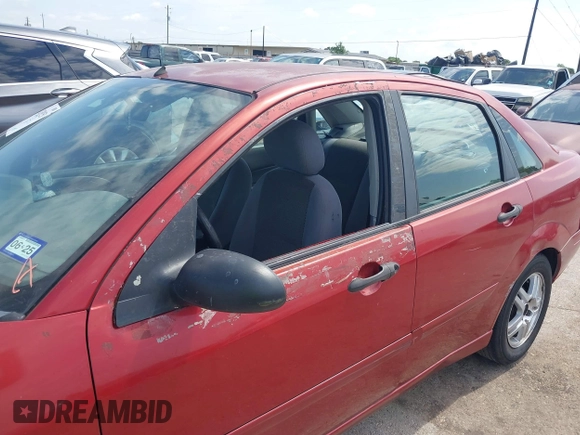 2004 Ford Focus SE z VIN 1FAFP34384W120763, wystawiony jako IAAI lot #42339251 z przebiegiem 262 686 mil mil oraz . Historia ofert i sprzedaży dostępna na DreamBid. Obrazek 12.