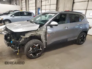 2024 Kia Seltos EX z VIN KNDER2AA0R7581163, wystawiony jako Copart lot #53490765 z przebiegiem 13 671 mil mil oraz Nie do naprawy • Non repairable. Historia ofert i sprzedaży dostępna na DreamBid. Obrazek 1.