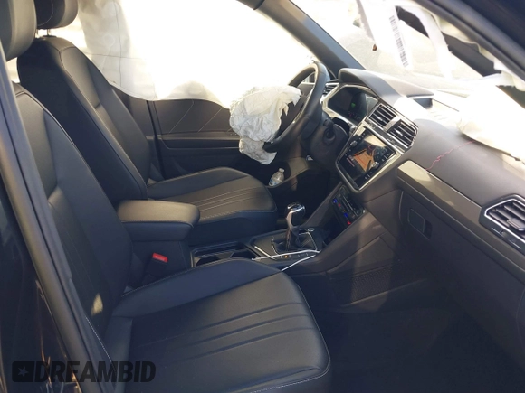 2023 Volkswagen Tiguan SE R-Line Black с VIN 3VVCB7AX3PM114417, выставлен на аукционе IAAI как лот 41864139 с пробегом 32 096 миль миль и . История ставок и продаж доступна на DreamBid. Изображение 5.