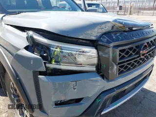 2023 Nissan Frontier Pro-4X z VIN 1N6ED1EKXPN641323, wystawiony jako IAAI lot #42227180 z przebiegiem 25 199 mil mil oraz . Historia ofert i sprzedaży dostępna na DreamBid. Obrazek 6.