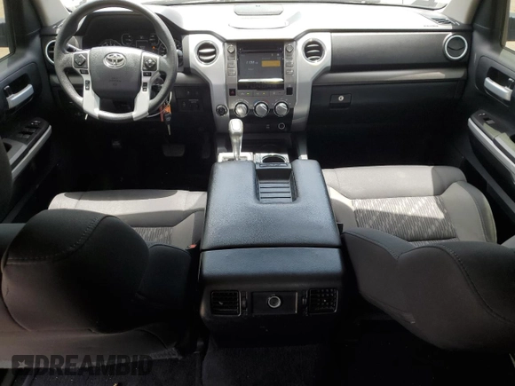 2018 Toyota Tundra SR5 z VIN 5TFDW5F18JX723486, wystawiony jako Copart lot #56826305 z przebiegiem 96 870 mil mil oraz Szkoda całkowita • Salvage title. Historia ofert i sprzedaży dostępna na DreamBid. Obrazek 8.