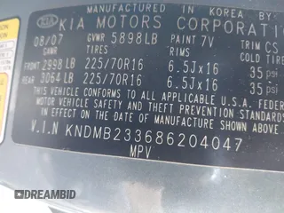 2008 Kia Sedona LX with VIN KNDMB233686204047, listed as a IAAI auction lot 41904157 with 123,700 mi miles. Bid and sale history available at carsss.com. Image 9.