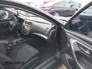 2016 Nissan Altima 2.5 S with VIN 1N4AL3AP6GN325652, listed as a IAAI auction lot 41661797 with 174,672 mi miles. Bid and sale history available at carsss.com. Image 5.