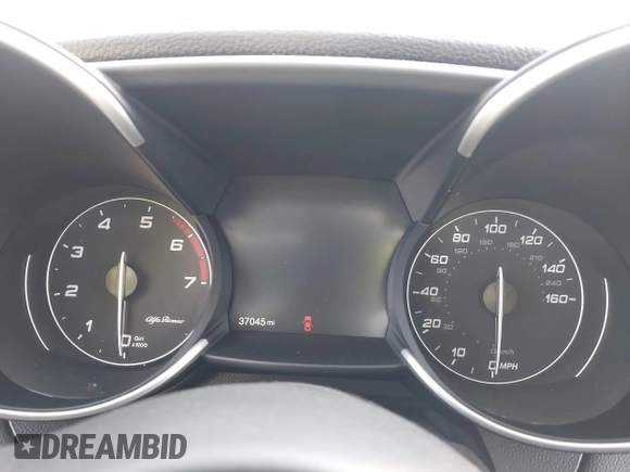2019 Alfa Romeo Giulia z VIN ZARFAMAN2K7622544, wystawiony jako IAAI lot #41600030 z przebiegiem 37 045 mil mil oraz . Historia ofert i sprzedaży dostępna na DreamBid. Obrazek 7.
