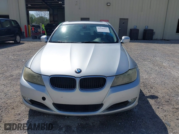 2011 BMW 3 Series 328i with VIN WBAPH7C5XBE851569, listed as a IAAI auction lot 41940437 with 171,881 mi miles. Bid and sale history available at carsss.com. Image 6.