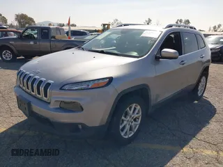 2016 Jeep Cherokee Latitude z VIN 1C4PJMCS5GW243746, wystawiony jako IAAI lot #41346904 z przebiegiem 98 616 mil mil oraz . Historia ofert i sprzedaży dostępna na DreamBid. Obrazek 18.