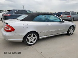 2005 Mercedes-Benz CLK 500 z VIN WDBTK75G75T041381, wystawiony jako Copart lot #63317915 z przebiegiem 85 750 mil mil oraz Szkoda całkowita • Salvage title. Historia ofert i sprzedaży dostępna na DreamBid. Obrazek 3.