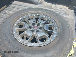 2022 Nissan Frontier Pro-4X z VIN 1N6ED1EK3NN634775, wystawiony jako IAAI lot #42789790 z przebiegiem 25 453 mil mil oraz . Historia ofert i sprzedaży dostępna na DreamBid. Obrazek 12.