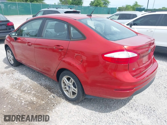 2018 Ford Fiesta SE z VIN 3FADP4BJ1JM132084, wystawiony jako IAAI lot #42296074 z przebiegiem 62 852 mil mil oraz . Historia ofert i sprzedaży dostępna na DreamBid. Obrazek 3.
