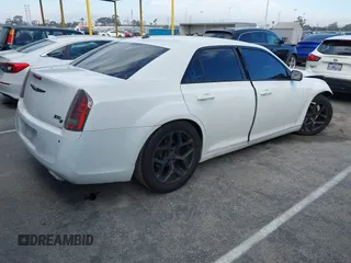 2014 Chrysler 300 S z VIN 2C3CCABG5EH344712, wystawiony jako IAAI lot #41594011 z przebiegiem 173 310 mil mil oraz . Historia ofert i sprzedaży dostępna na DreamBid. Obrazek 4.