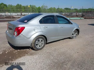 2012 Chevrolet Sonic LS z VIN 1G1JA5SHXC4212170, wystawiony jako IAAI lot #42154640 z przebiegiem 116 725 mil mil oraz . Historia ofert i sprzedaży dostępna na DreamBid. Obrazek 4.