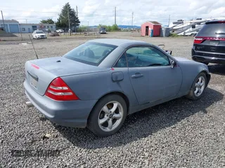 2003 Mercedes-Benz SLK 320 z VIN WDBKK65F63F282132, wystawiony jako IAAI lot #41965580 z przebiegiem 166 115 mil mil oraz . Historia ofert i sprzedaży dostępna na DreamBid. Obrazek 4.