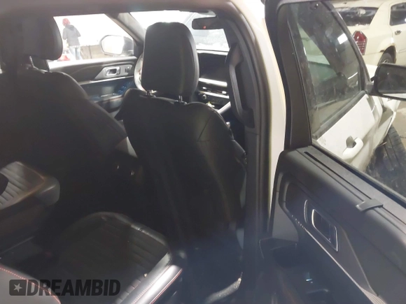 2025 Ford Explorer ST-Line z VIN 1FMUK8KH8SGA05191, wystawiony jako IAAI lot #41590538 z przebiegiem 8 793 mil mil oraz . Historia ofert i sprzedaży dostępna na DreamBid. Obrazek 8.