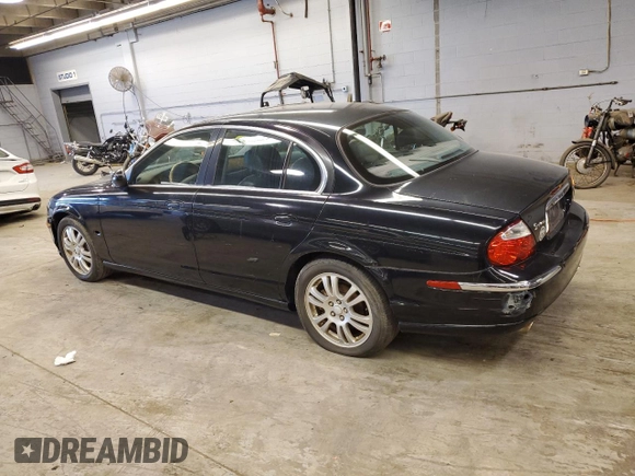 2003 Jaguar S-Type z VIN SAJEA01U93HM84195, wystawiony jako Copart lot #54300574 z przebiegiem 98 820 mil mil oraz Czysty tytuł • Clean title. Historia ofert i sprzedaży dostępna na DreamBid. Obrazek 2.