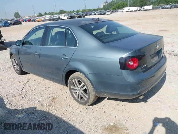 2006 Volkswagen Jetta 2.5L z VIN 3VWSF71K06M798437, wystawiony jako IAAI lot #42559453 z przebiegiem 169 485 mil mil oraz . Historia ofert i sprzedaży dostępna na DreamBid. Obrazek 3.