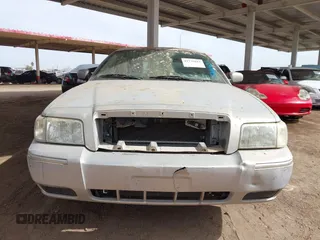 2006 Mercury Grand Marquis GS z VIN 2MEFM74VX6X638763, wystawiony jako IAAI lot #41735612 z przebiegiem 123 914 mil mil oraz . Historia ofert i sprzedaży dostępna na DreamBid. Obrazek 6.